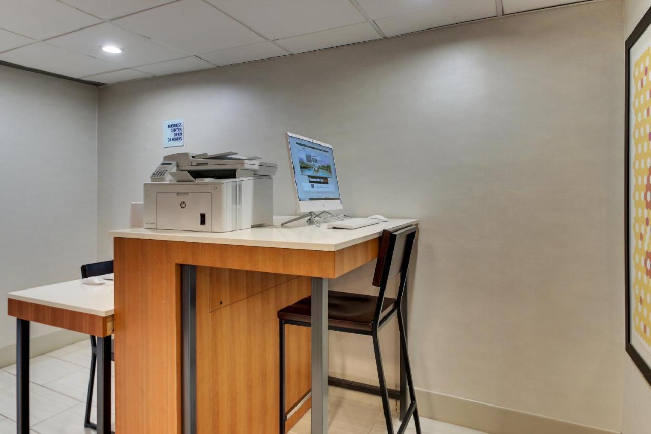 Holiday Inn Express Pittston - Scranton Airport By Ihg Екстер'єр фото